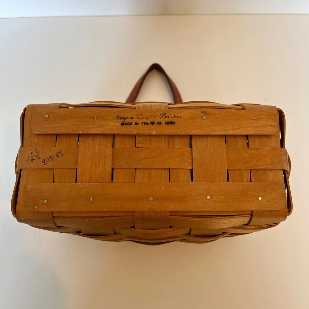 Hand-woven Signed Basket with Green Accents and Leather Handle - Picture 6 of 8